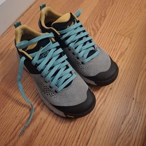 Danner Trail 2650Women's SizingGray/Blue/Spectra Yellow size 7